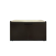 Cargar imagen en el visor de la galería, Banco Zapatero armable. Ideal como pie de cama. Tapizado para más comodidad. Banco con cubierta acolchada y entrepaños inferiores con puertas tipo zapatera. Ármalo en casa.