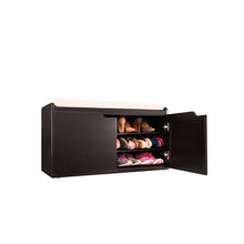 Cargar imagen en el visor de la galería, Banco Zapatero armable. Ideal como pie de cama. Tapizado para más comodidad. Banco con cubierta acolchada y entrepaños inferiores con puertas tipo zapatera. Ármalo en casa.