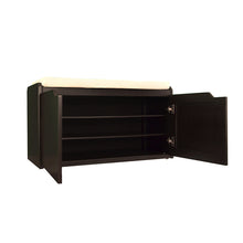 Cargar imagen en el visor de la galería, Banco Zapatero armable. Ideal como pie de cama. Tapizado para más comodidad. Banco con cubierta acolchada y entrepaños inferiores con puertas tipo zapatera. Ármalo en casa.